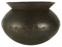 Load image into Gallery viewer, Iron pot
